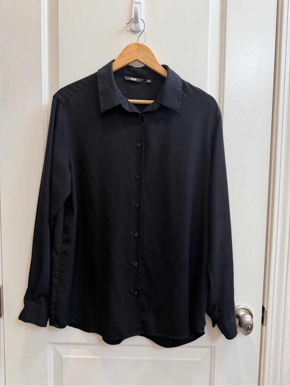 Uniqlo-Women’s Classic Black Button-Up Blouse